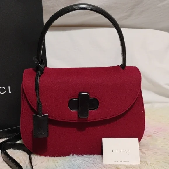 Authentic Gucci Red Wool Shoulder Bag W Twist Lock Flap Closure - Picture 2 of 16
